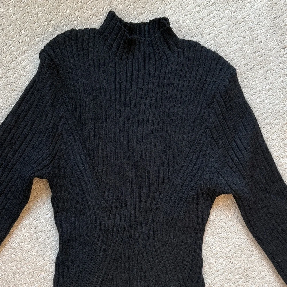 Elegant Black Ribbed Knit Dress - Picture 2 of 2